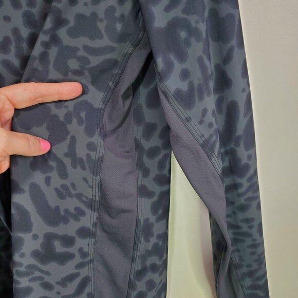 LULULEMON Day Trip Button Down Shirt Top Blouse Stretch Leopard Grey Women's 10 - Picture 8 of 12